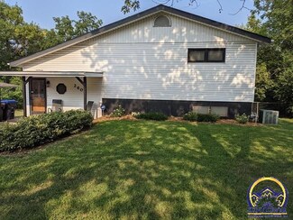 2608 SW Washburn Ave, Topeka, KS 66611
