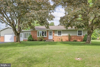 22 Center Rd, Douglassville, PA 19518