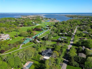17 Moriches Ave, East Moriches, NY 11940