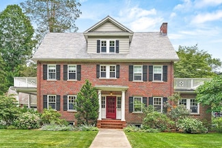 34 Rangeley Rd, Winchester, MA 01890