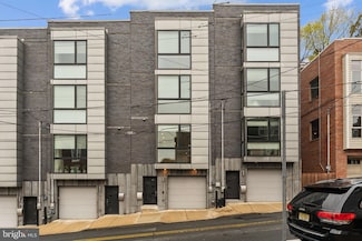 226 Green Ln, Philadelphia, PA 19128