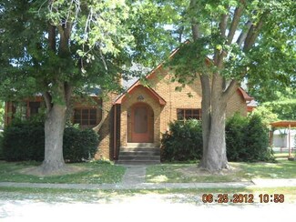 116 E 4th St, Grandview, IN 47615