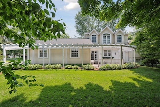 18805 Azure Rd, Wayzata, MN 55391