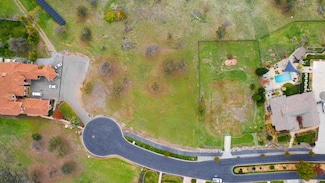 820 Santa Cruz Dr, Redding, CA 96003