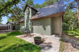 503 W 23rd St, North Newton, KS 67117