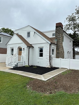 84 Windsor Pkwy, Hempstead, NY 11550