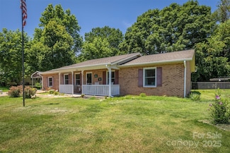 2526 Ashford Dr, Newton, NC 28658