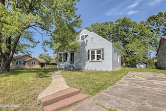 521 Oak Ridge Dr, Neosho, MO 64850