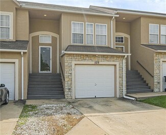 529 Woodson Ln, Gardner, KS 66030