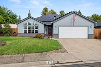 570 Bachand Cir, Central Point, OR 97502