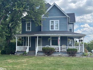 714 S 4th St, Chariton, IA 50049