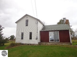8758 S Jerome Rd, Perrinton, MI 48871