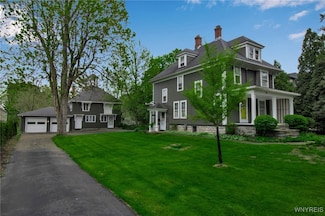 94 S Forest Rd, Buffalo, NY 14221
