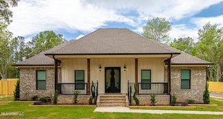 17121 Hillcrest Ridge Dr, Vancleave, MS 39565