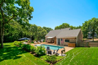 41 Dodgers Hole Rd, Edgartown, MA 02539