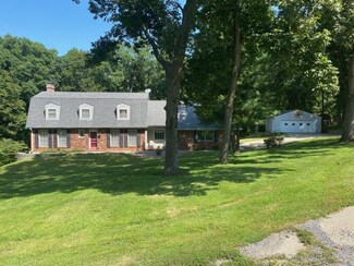 1202 Blackberry Ln, Carrollton, MO 64633