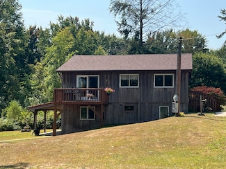 11038 Masters Rd, Howard City, MI 49329