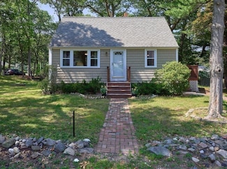 111 Hillcrest Dr, Attleboro, MA 02703