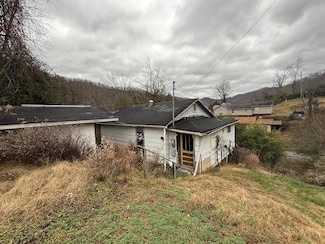 56 Cemetery Hill Rd, Henlawson, WV 25624