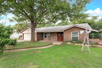 926 Meadowbrook Dr, Grapevine, TX 76051