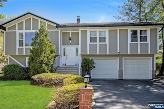 63 Cardinal Ln, Westwood, NJ 07675