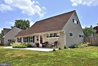 2 Crown Rd, Levittown, PA 19057