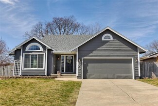 3506 E 43rd St, Des Moines, IA 50317
