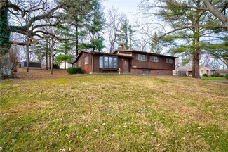 3393 N Dell Oak Dr, Decatur, IL 62526
