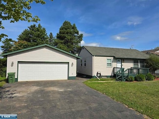 425 E 41st St, Hibbing, MN 55746