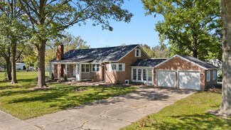 311 W 2nd St, Beckemeyer, IL 62219