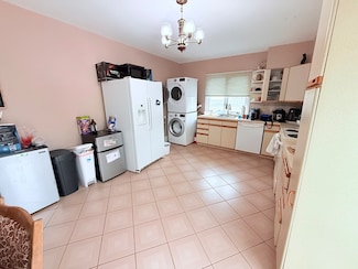 208 Rawson Rd Unit 3, Brookline, MA 02445
