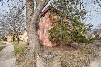 735 Walnut St Unit 735, Waukegan, IL 60085