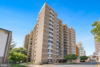 4 Monroe St Unit 802, Rockville, MD 20850