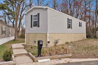 16 Bayshore Mobile Manor, Hazlet, NJ 07730
