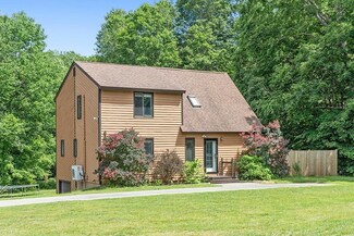 1 Pine Ridge Cir, Sandown, NH 03873