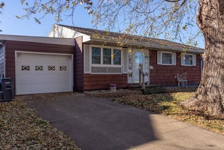 2399 Trygg Dr, Dubuque, IA 52001