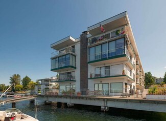6421 Lk Wash Blvd NE Unit 404, Kirkland, WA 98033