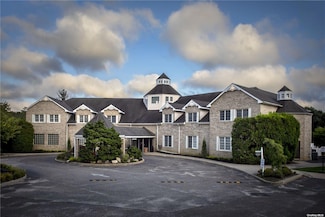6 Victorian Ct Unit 61, Holtsville, NY 11742