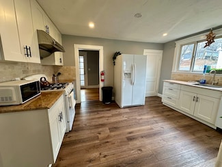 16 Lark St, Quincy, MA 02169