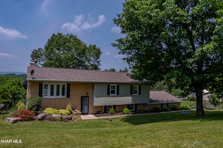 1858 Erin Dr, Altoona, PA 16602