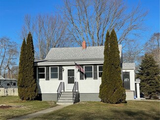 42 Sheldon St, Tiverton, RI 02878
