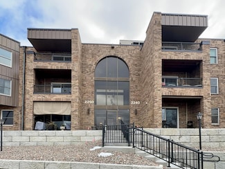2240 Midland Grove Rd Unit 306, Roseville, MN 55113