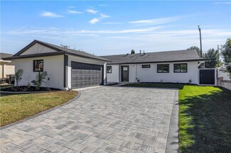 22038 Alamogordo Rd, Santa Clarita, CA 91350