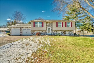 141 Stoney Path Ln, Rochester, NY 14626