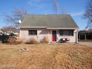 1 Monterey Dr, Hazlet, NJ 07730