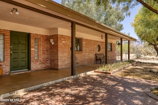 2550 W Camino Del Sur, Tucson, AZ 85742