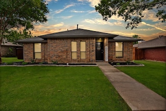 1916 Avignon Ct, Carrollton, TX 75007