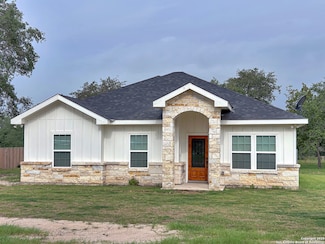 134 County Road 6813, Natalia, TX 78059