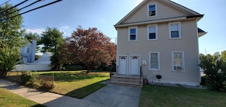 83 Kraemer St Unit 2, Hicksville, NY 11801