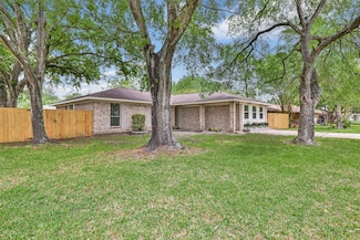 2403 Heather St, Highlands, TX 77562